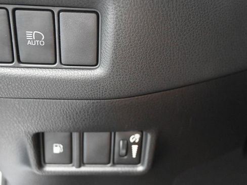 Used 2019 Toyota C-HR Limited FWD image 27