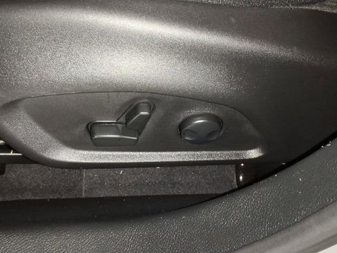 Used 2023 Jeep Compass Limited image 15