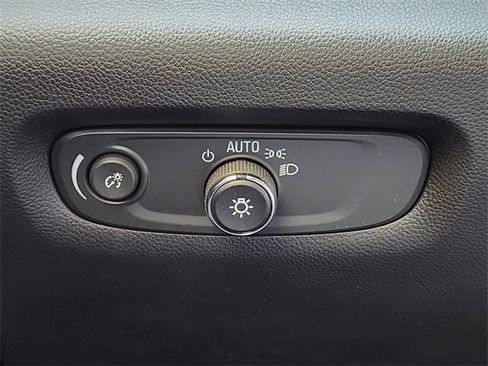 Used 2023 Chevrolet Traverse LT image 20