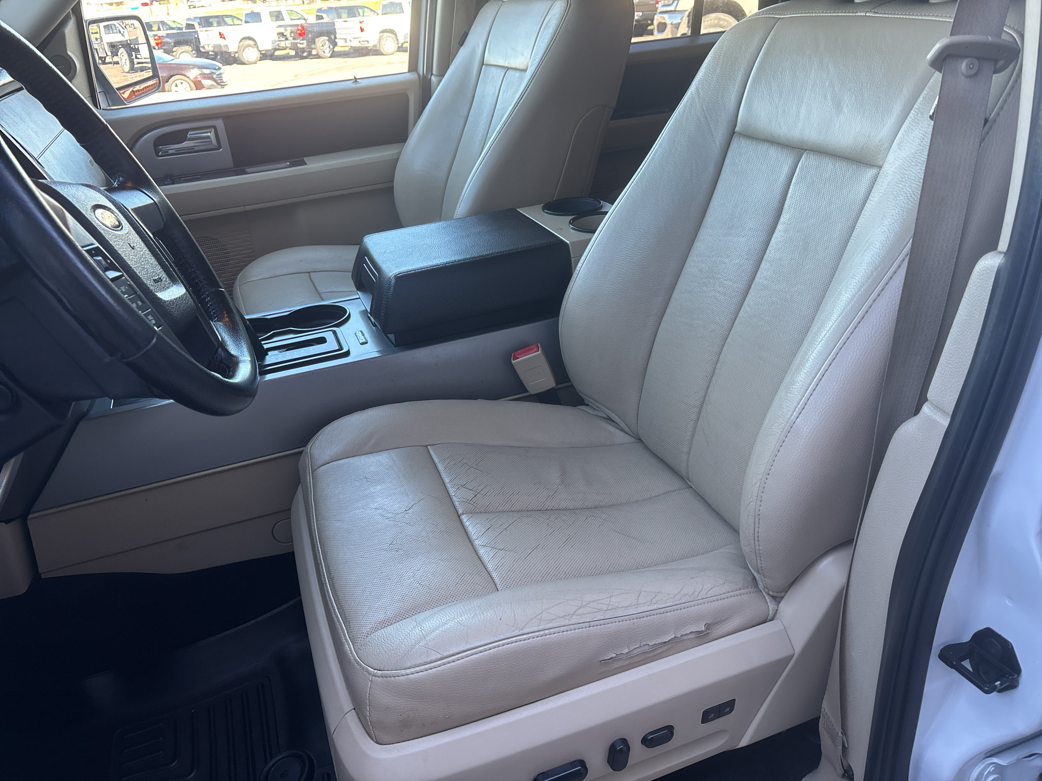Used 2015 Ford Expedition EL XLT w/ Equipment Group 202A AWD/4WD image 9
