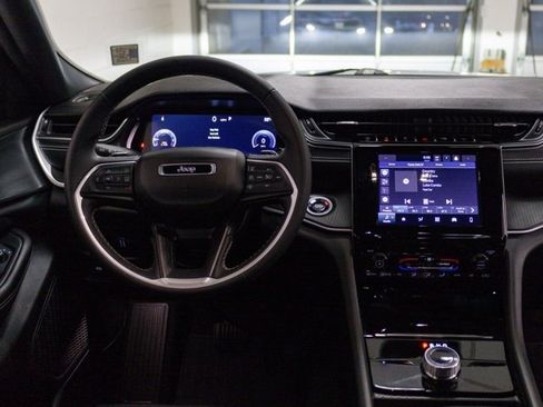 Certified 2024 Jeep Grand Cherokee L Laredo image 11