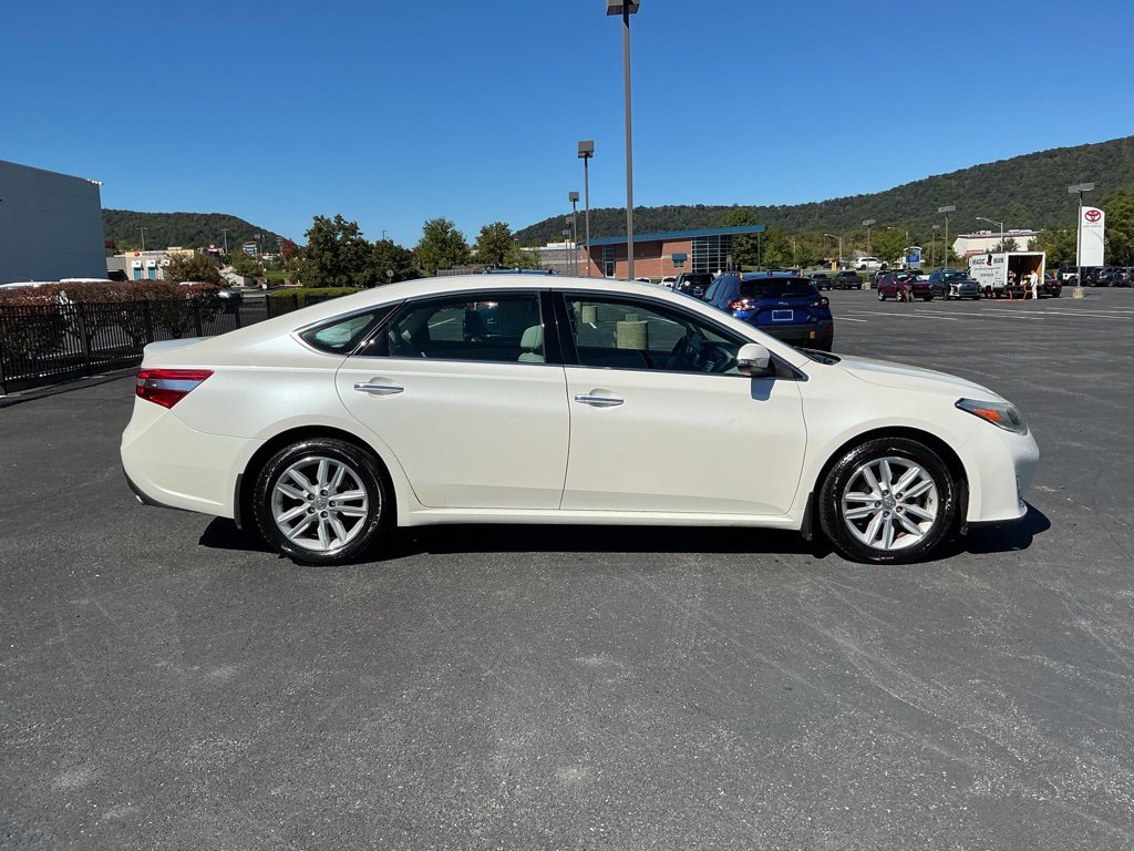 Used 2013 Toyota Avalon XLE Premium FWD image 4