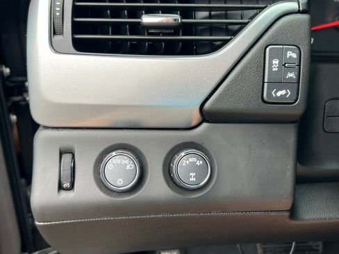 Used 2019 Chevrolet Suburban LT image 20