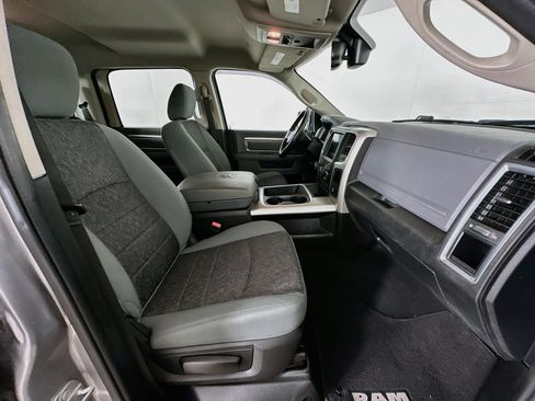 Used 2020 RAM 1500 Classic SLT w/ Luxury Group RWD image 31