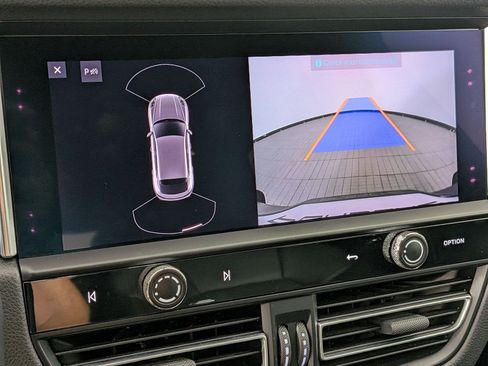 Certified 2022 Porsche Macan AWD/4WD image 17