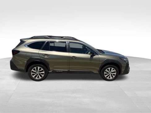 Certified 2025 Subaru Outback Premium AWD/4WD image 2