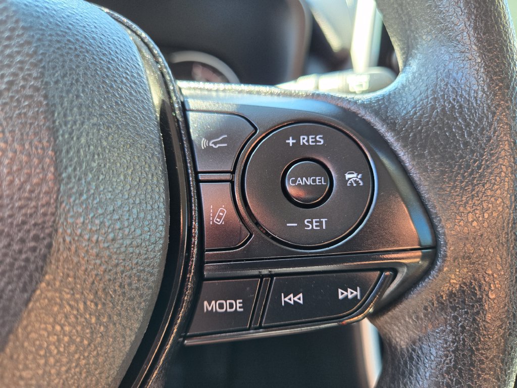 Used 2025 Toyota RAV4 XLE AWD/4WD image 21