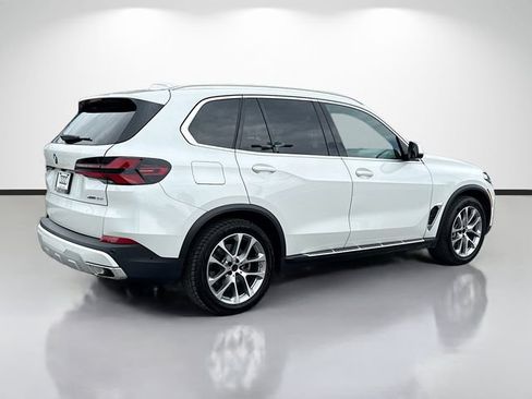 Used 2025 BMW X5 xDrive40i AWD/4WD image 3