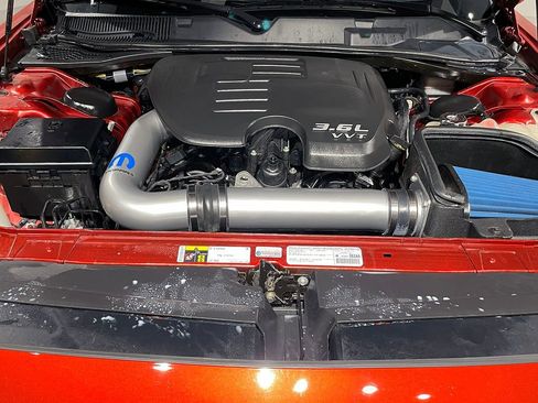 Used 2014 Dodge Challenger SXT image 31