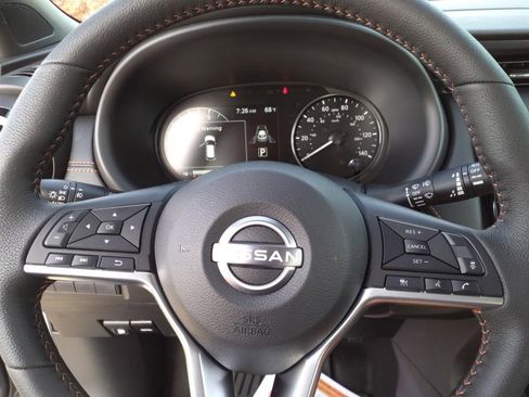 Used 2023 Nissan Kicks SR w/ SR Premium Package FWD image 14