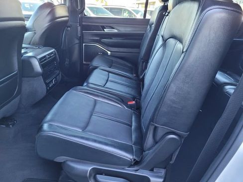 Certified 2024 Jeep Wagoneer Series II w/ Flexible Seating Group RWD image 17