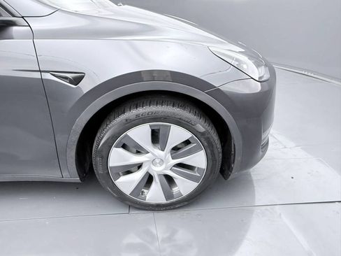 Used 2024 Tesla Model Y Long Range AWD/4WD image 40