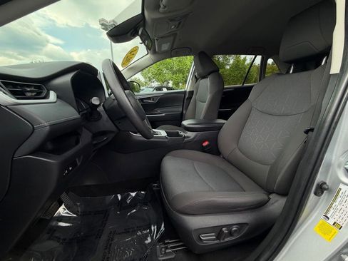 Used 2024 Toyota RAV4 XLE FWD image 15