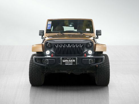 Used 2015 Jeep Wrangler Unlimited Sahara w/ Connectivity Group AWD/4WD image 8