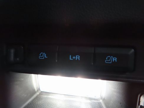 Used 2025 Ford Explorer ST image 36