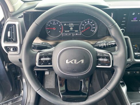 Certified 2023 Kia Sorento S w/ Panoramic Sunroof Package image 7