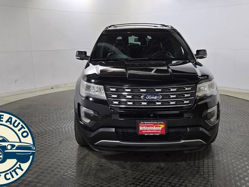 Used 2017 Ford Explorer Limited w/ Equipment Group 301A AWD/4WD image 2