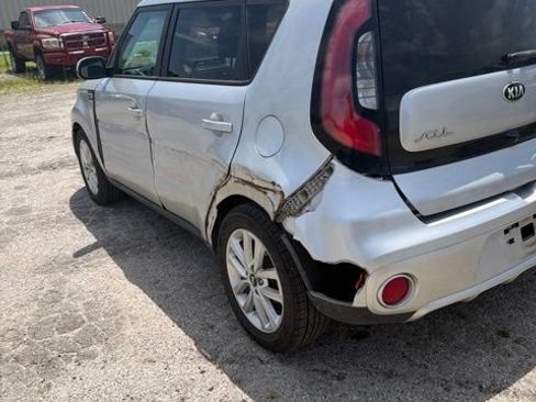 Used 2017 Kia Soul + FWD image 6