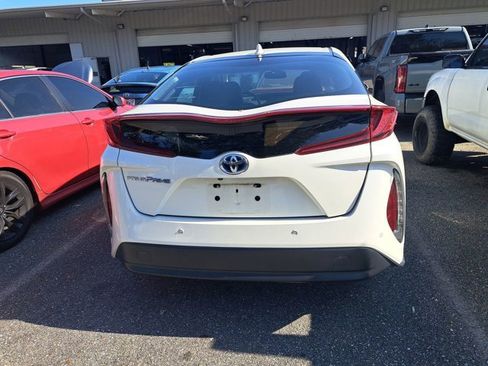 Used 2017 Toyota Prius Prime Advanced image 4