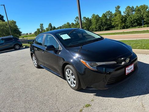 Used 2025 Toyota Corolla LE FWD image 1