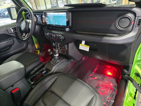 New 2025 Jeep Wrangler Unlimited Rubicon w/ Technology Group image 26