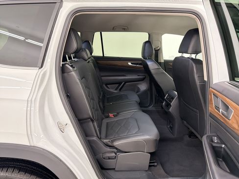 Used 2025 Volkswagen Atlas SE AWD/4WD image 26