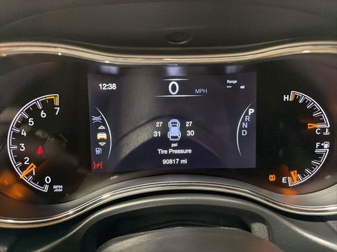 Used 2019 Jeep Grand Cherokee Altitude image 25