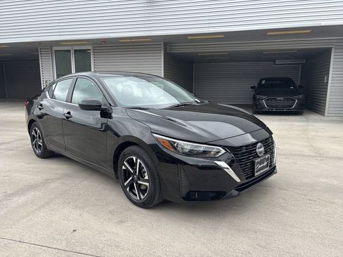Used 2025 Nissan Sentra SV FWD image 3