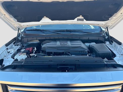 Used 2022 Nissan Titan Platinum Reserve w/ Moonroof Package image 31
