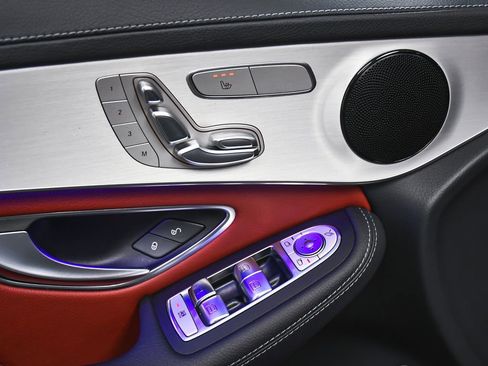 Used 2023 Mercedes-Benz GLC 300 4MATIC Coupe image 10