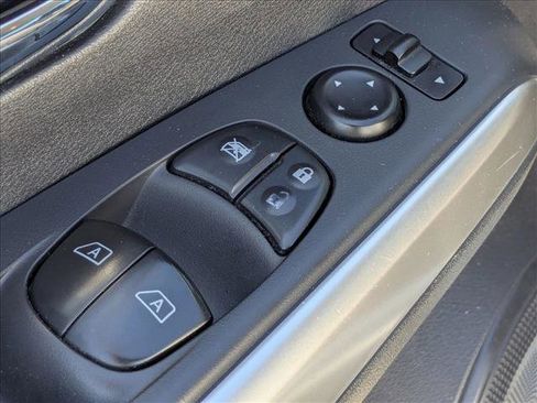 Used 2020 Nissan Kicks SR w/ SR Premium Package FWD image 10