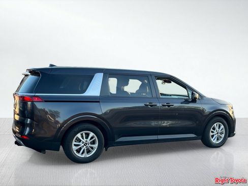 Used 2022 Kia Carnival LX FWD image 4