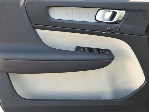 Certified 2023 Volvo XC40 B4 Plus w/ Climate Package image 13