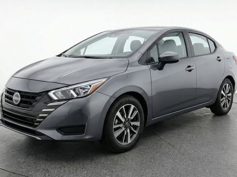 Used 2025 Nissan Versa SV image 3