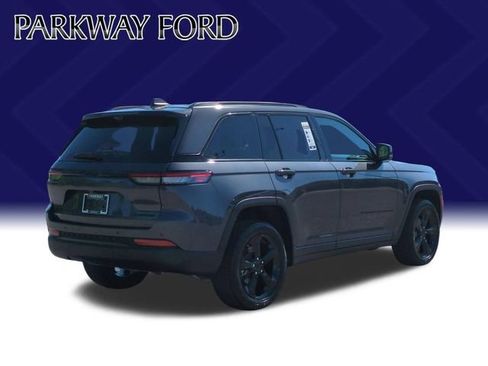 Used 2024 Jeep Grand Cherokee Limited w/ Luxury Tech Group II AWD/4WD image 5