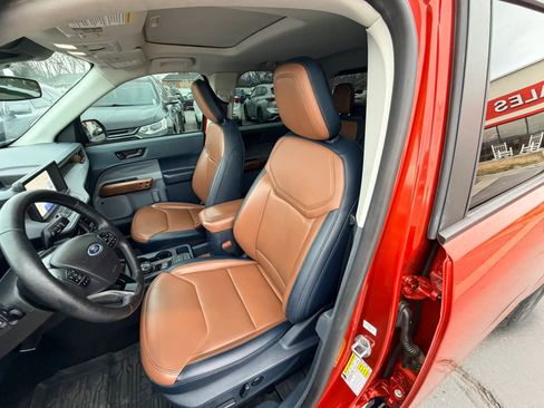 Used 2022 Ford Maverick Lariat w/ Lariat Luxury Package image 12