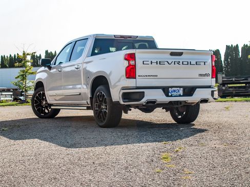 Used 2024 Chevrolet Silverado 1500 High Country w/ Technology Package AWD/4WD image 8