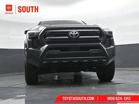 Used 2025 Toyota Tacoma SR5 AWD/4WD image 37