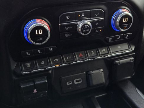 Used 2022 GMC Sierra 3500 Denali w/ Denali Ultimate Package image 24