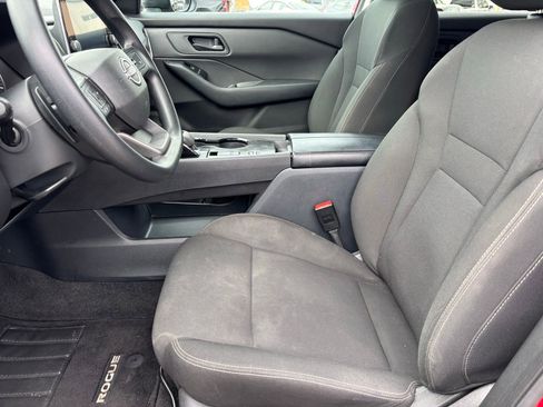 Used 2025 Nissan Rogue S FWD image 17