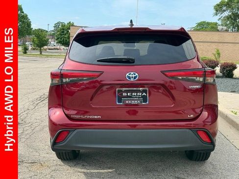 Used 2023 Toyota Highlander LE AWD/4WD image 4