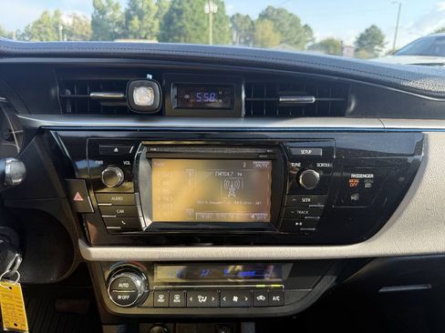 Used 2014 Toyota Corolla LE FWD image 18