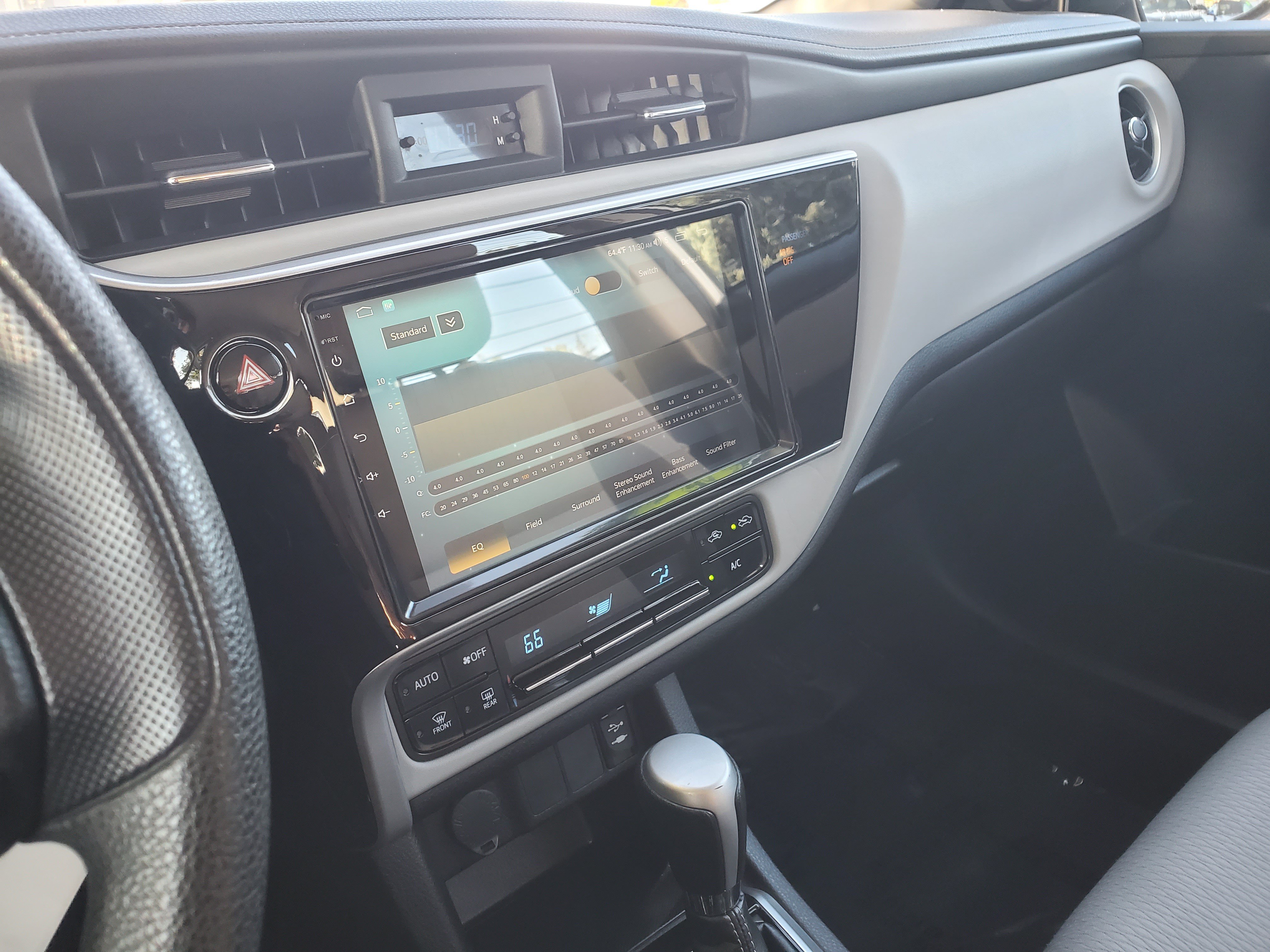 Used 2018 Toyota Corolla LE FWD image 16