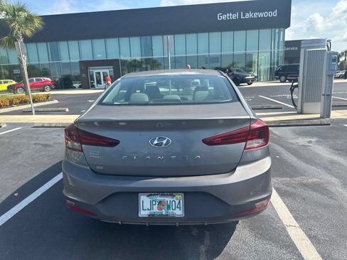 Used 2019 Hyundai Elantra SE w/ Winter Weather Package FWD image 17