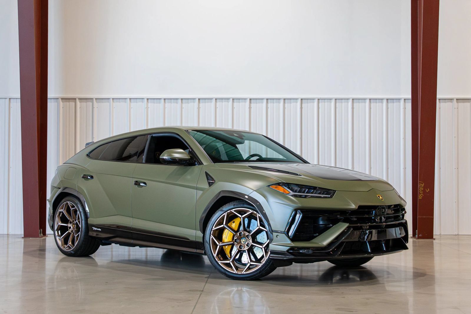 Used 2023 Lamborghini Urus Performante AWD/4WD image 1