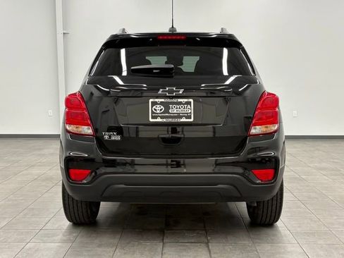 Used 2022 Chevrolet Trax LT w/ Driver Confidence Package FWD image 3