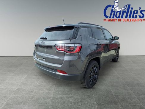 Used 2024 Jeep Compass Latitude w/ Convenience Group AWD/4WD image 4