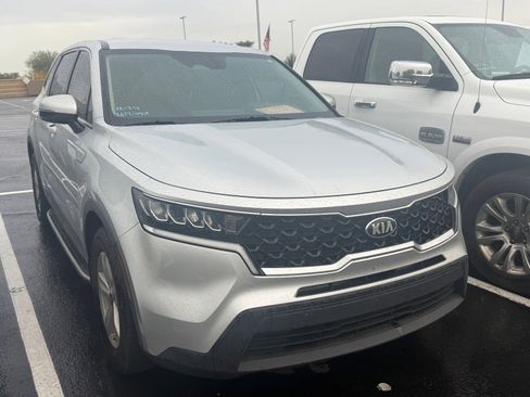 Used 2022 Kia Sorento LX image 2