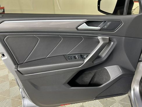 Used 2023 Volkswagen Tiguan SE R-Line image 10