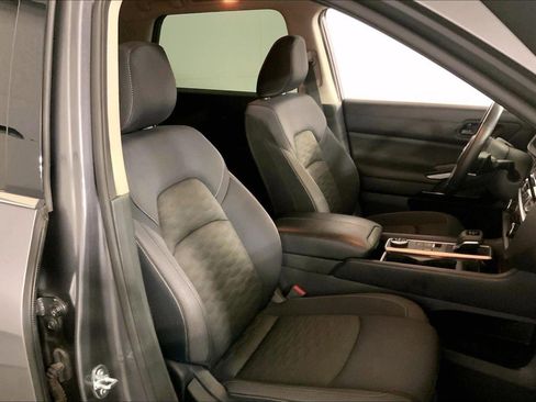 Used 2025 Nissan Pathfinder SV AWD/4WD image 7